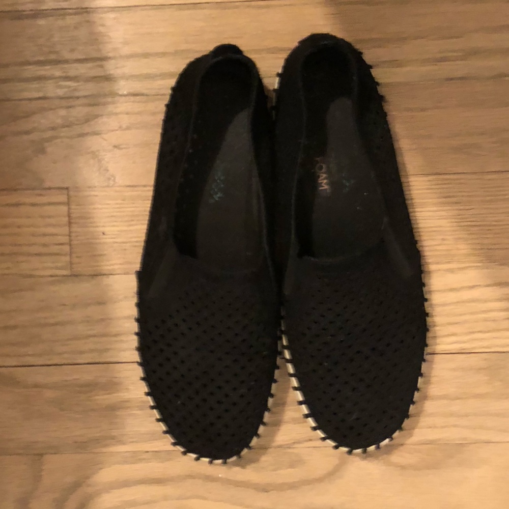 Sketchers black slip on sneakers